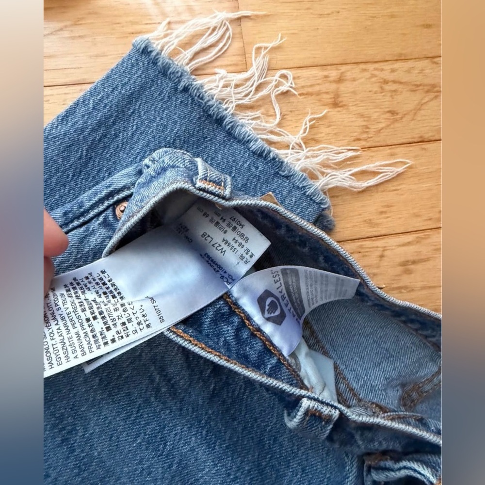 Women’s Levi’s 501 - Picture 3 of 4